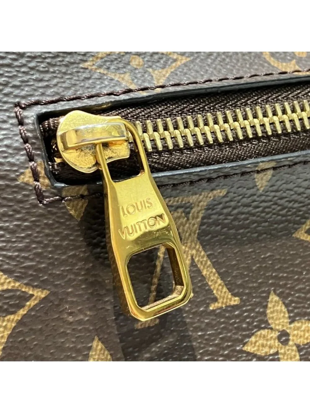 Louis Vuitton Pochette Metis MM Monogram Handbag Canvas